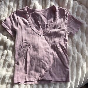 No Boundaries Ribbed V-Neck Short Sleeve Top — Dusty Mauve